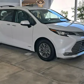 Toyota Sienna 2021