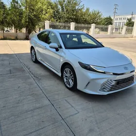 Toyota Camry 2025
