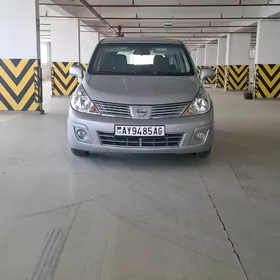 Nissan Versa 2012