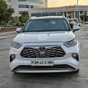 Toyota Highlander 2021