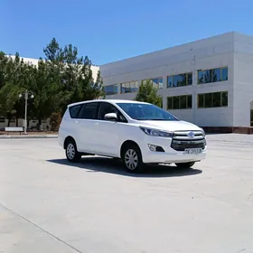Toyota Innova 2020
