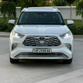 Toyota Highlander 2021