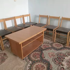 стол и стулья