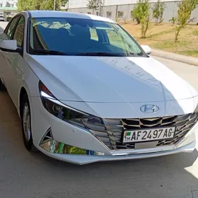 Hyundai Elantra 2022
