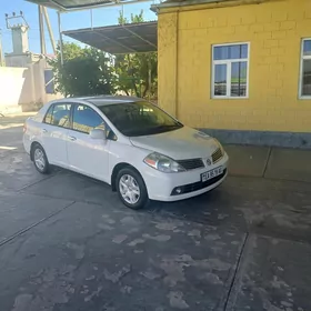 Nissan Versa 2011