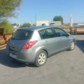 Nissan Versa 2012