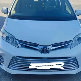 Toyota Sienna 2019