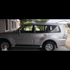 Mitsubishi Pajero 2010