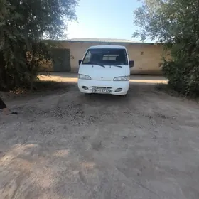 Nissan Urvan 2003