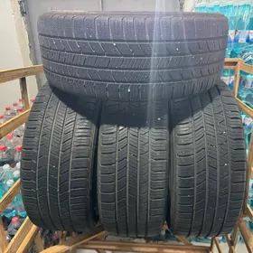 235/45R18