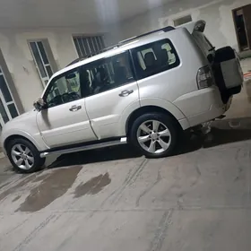 Mitsubishi Pajero 2010