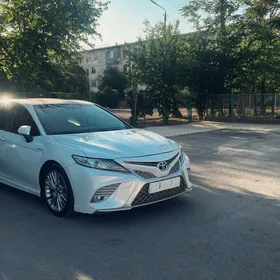 Toyota Camry 2019