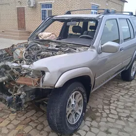 Nissan Pathfinder 2000