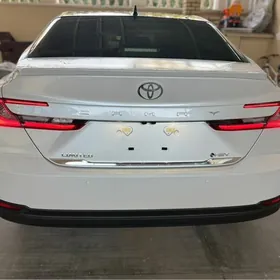 Toyota Camry 2025