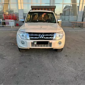 Mitsubishi Pajero 2012