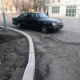 Mercedes-Benz E320 1996