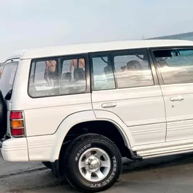 Mitsubishi Pajero 1993