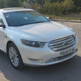 Ford Taurus 2019