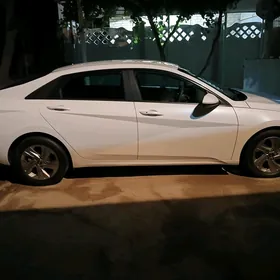 Hyundai Elantra 2022