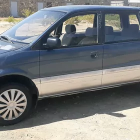 Mitsubishi Chariot 1992