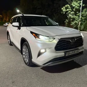 Toyota Highlander 2021