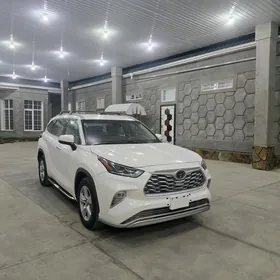 Toyota Highlander 2021