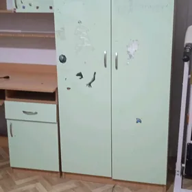 шифоньер и стол компьютерный