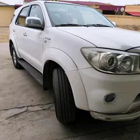 Toyota Fortuner 2010
