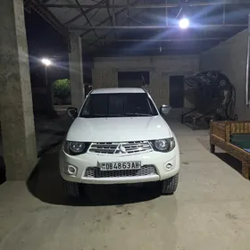 Mitsubishi L200 2010
