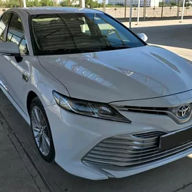 Toyota Camry Hybrid 2020