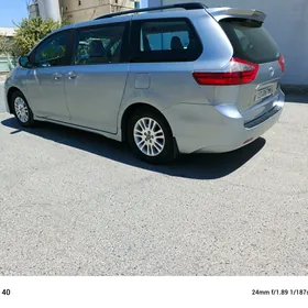 Toyota Sienna 2019
