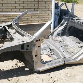 Toyota Camry 2005. Oň yz Morda