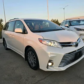 Toyota Sienna 2019