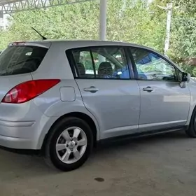 Nissan Versa 2012