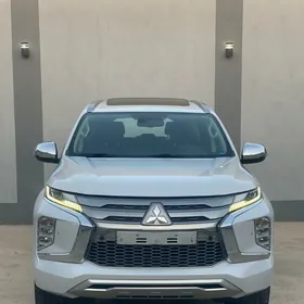 Mitsubishi Pajero 2020