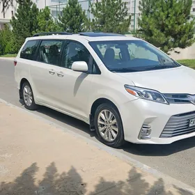 Toyota Sienna 2016