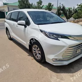 Toyota Sienna 2022