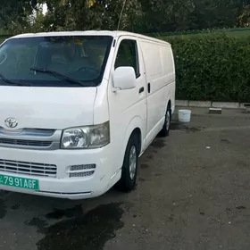 Toyota Hiace 2010