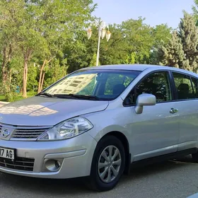 Nissan Versa 2011