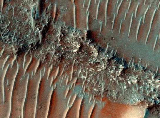 Marsda uzynlygy 16 000 km bolan gadymy derýalaryň yzlary tapyldy