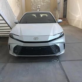 Toyota Camry 2025