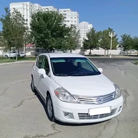 Nissan Versa 2012