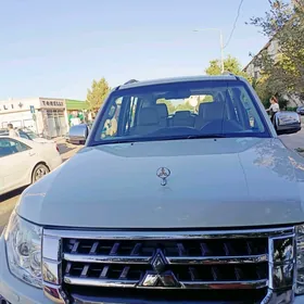 Mitsubishi Pajero 2015