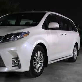 Toyota Sienna 2019