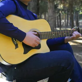 Linda akustk gitara