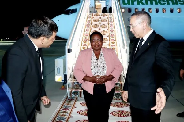 Deňze çykalgasy bolmadyk ösüp barýan ýurtlaryň liderleri Türkmenistana gelmegini dowam edýärler