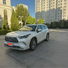 Toyota Highlander 2021