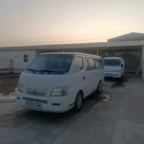 Nissan Urvan 2003