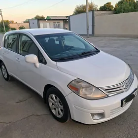 Nissan Versa 2012