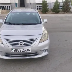 Nissan Versa 2011